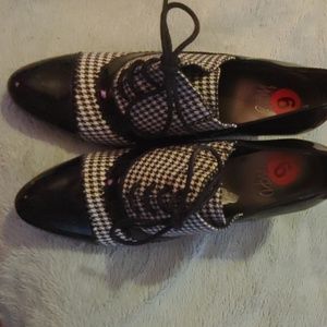 Patent & cloth pumps